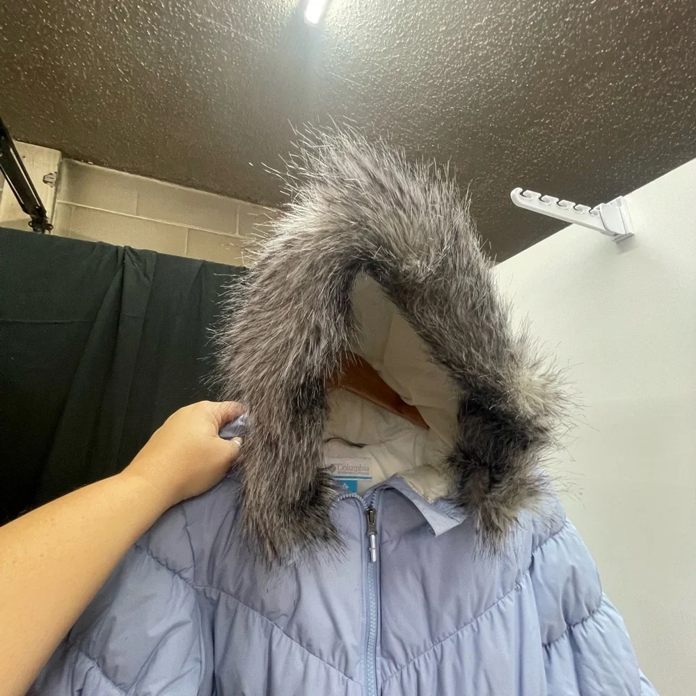 Girls' Light Blue Quilted Puffer Jacket with Faux Fur Trim‎ Hood